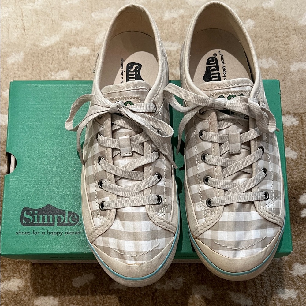 Simple Beige Checkered Lace-Up Shoes
